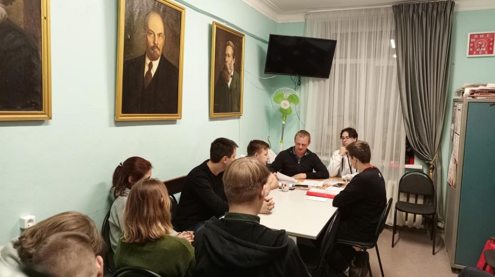 «Комсомол — наша гордость и молодость души!»: Саратовские активисты отметили 108-ю годовщину Ленинского комсомола