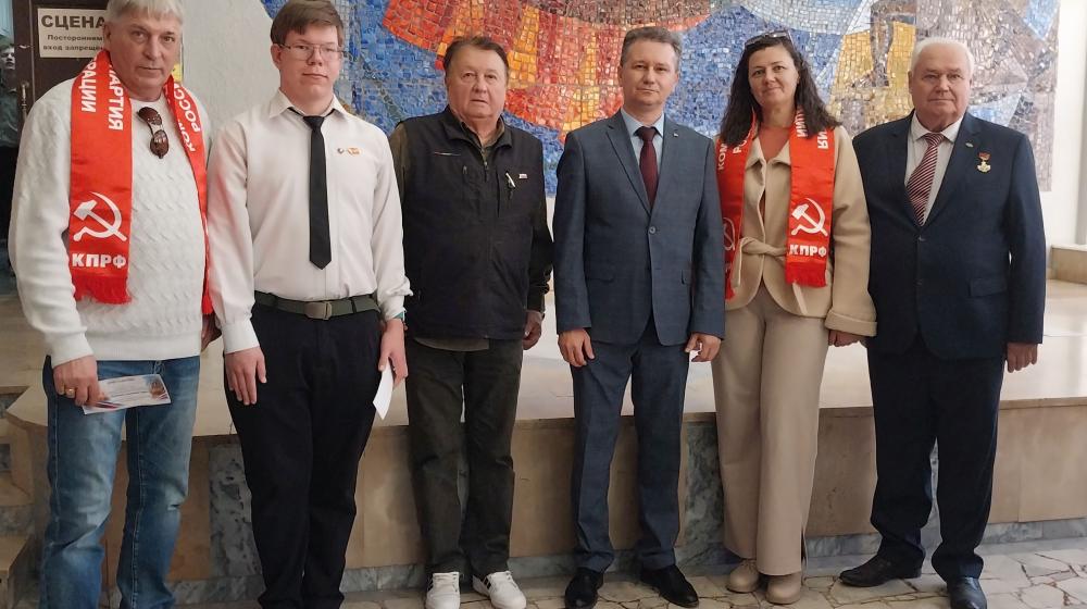 Саратовская область. Праздничный концерт и преемственность поколений: в Балаково отметили День рождения комсомола