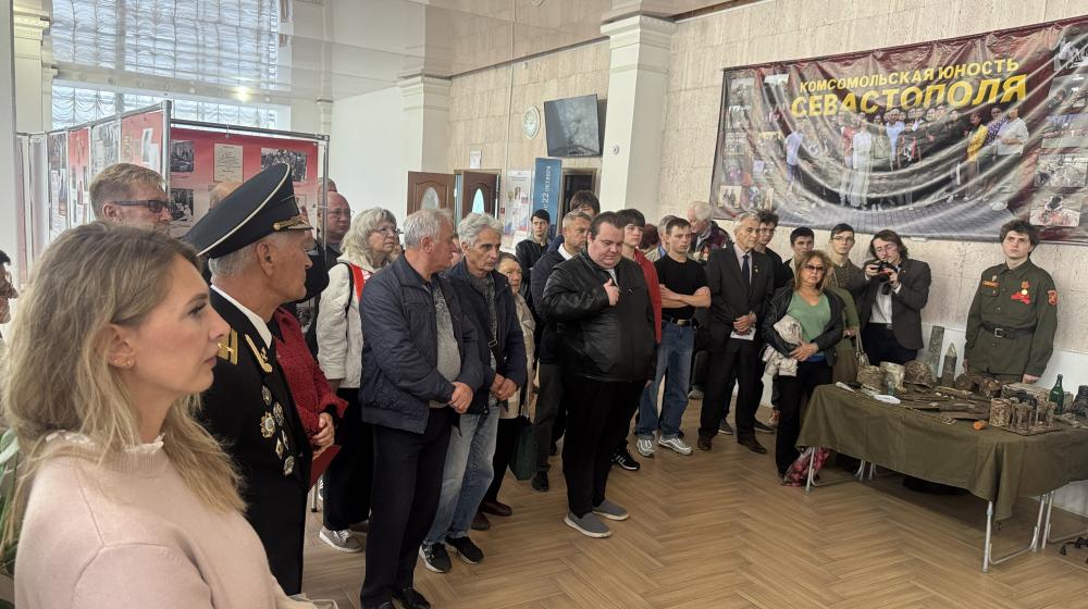 Состоялось открытие выставки «Комсомольская юность Севастополя»