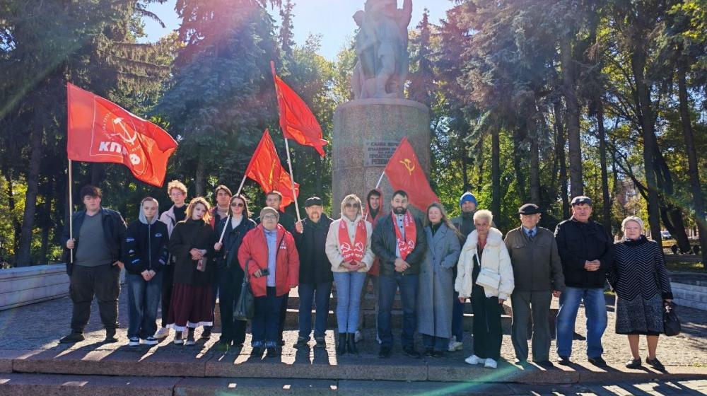 КПРФ в Пензе провела акцию в память о событиях «Чёрного октября» 1993 года