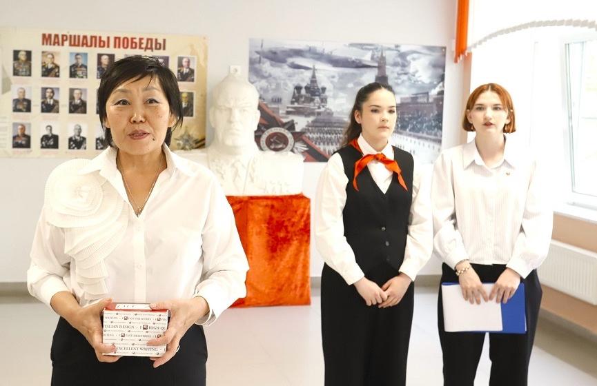 Калмыкия. В Троицкой школе - пополнение в рядах комсомольцев и октябрят
