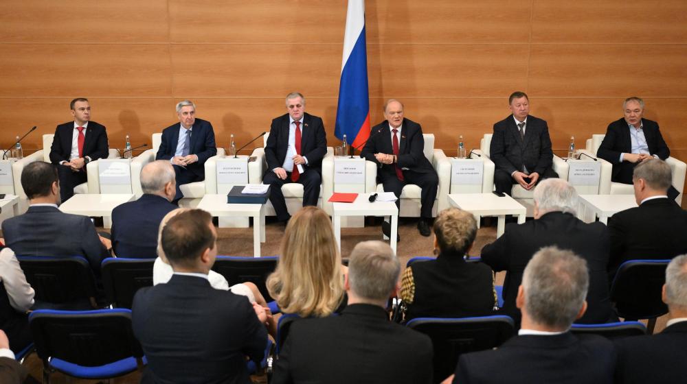 Курс на развитие и социальные гарантии: фракция КПРФ во главе с Зюгановым заставила министров ответить на острые вопросы регионов
