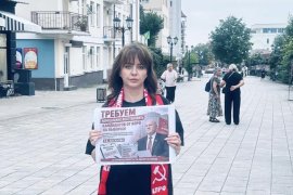 В Нальчике прошла серия одиночных пикетов с требованием возвращения представителей КПРФ в избирательный процесс