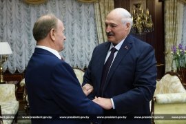 Председатель ЦК КПРФ Геннадий Зюганов поздравил Президента Республики Беларусь Александра Лукашенко с Днём рождения