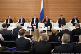 Курс на развитие и социальные гарантии: фракция КПРФ во главе с Зюгановым заставила министров ответить на острые вопросы регионов