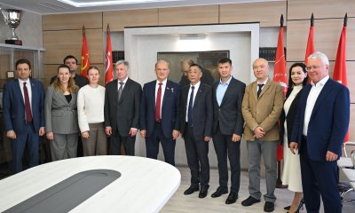 Геннадий Зюганов встретился с китайскими производителями