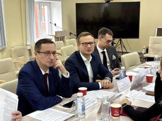 В Санкт-Петербургском горкоме КПРФ депутаты и эксперты обсудили проблемы массового спорта