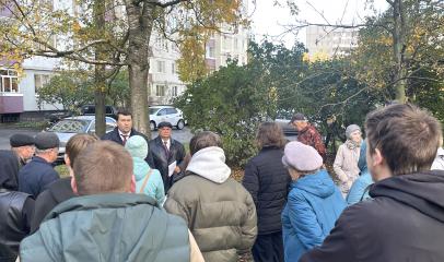 Олег Лебедев продолжает проводить массовые встречи с жителями Великого Новгорода
