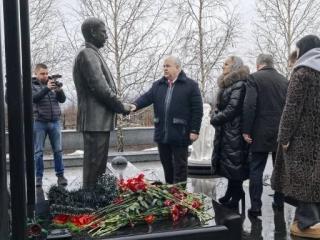 Делегация КПРФ во главе с Казбеком Тайсаевым прибыла в Донецк