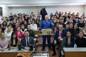 Юрий Афонин и космонавт Олег Новицкий провели встречи со студентами ведущих иркутских вузов