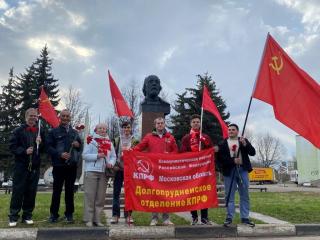 Подмосковные коммунисты: Гагарин – первый  в космосе, мы – в труде!