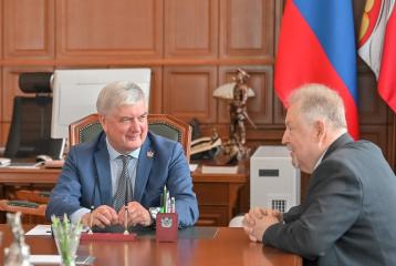Депутат Госдумы, секретарь ЦК КПРФ Сергей Обухов встретился с губернатором Воронежской области Александром Гусевым