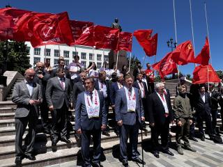 155-й конвой КПРФ: История длиной в 12 лет и сотни тысяч спасённых жизней