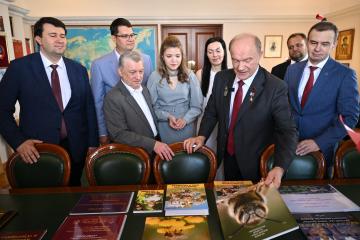 Г.А. Зюганов принмает поздравления с Днем рождения