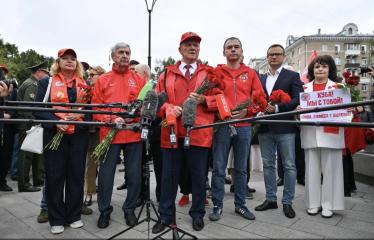 Телеканал «Красная линия»: Фиделю Кастро - 100 лет: в Москве почтили память лидера Кубинской революции