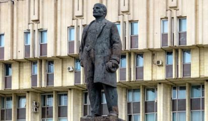 Председатель ЦК КПРФ Геннадий Зюганов возложил цветы к памятнику В.И. Ленина в городе-герое Туле
