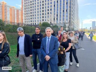 Иван Мельников попал в огромную очередь на избирательном участке
