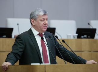 Дмитрий Новиков: “Историческое время для России слишком спрессовано”
