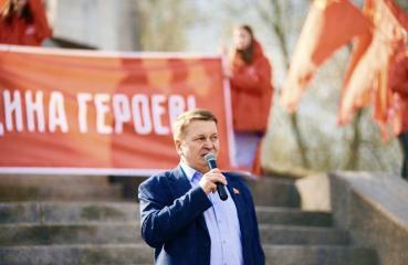 Владислав Егоров: вместо пенсий и писем «Почту России» заставят развозить вино