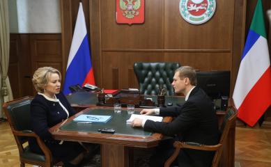 Председатель Совета Федерации Валентина Матвиенко в ходе рабочей поездки в Хакасию провела встречу с главой Республики Валентином Коноваловым