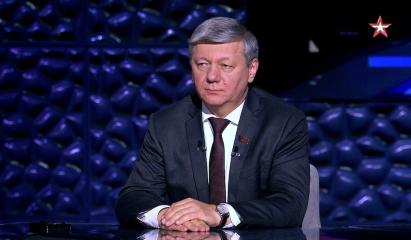 Дмитрий Новиков на телеканале «Звезда»: Чтобы не замечать кризис капитализма, на Западе нагнетают враждебность к России
