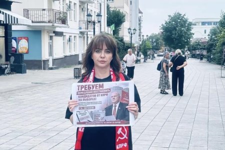 В Нальчике прошла серия одиночных пикетов с требованием возвращения представителей КПРФ в избирательный процесс