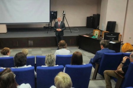 Дмитрий Новиков посетил Ставропольский краевой диагностический центр и концерн «ЭСКОМ»