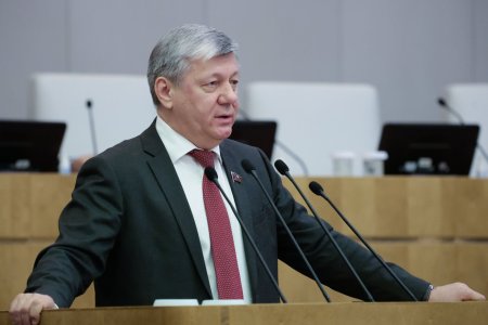 Дмитрий Новиков: “Историческое время для России слишком спрессовано”