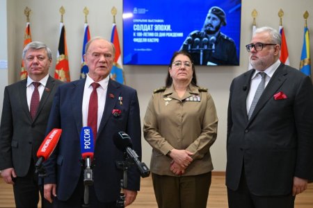 Геннадий Зюганов открыл выставку «Солдат эпохи. К 100-летию со дня рождения Фиделя Кастро» в РГСУ