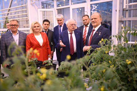 Геннадий Зюганов посетил АО Щелково Агрохим