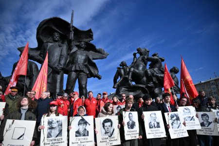 «Не забудем, не простим!»: КПРФ провела акцию памяти защитников Белого дома в октябре 93-го