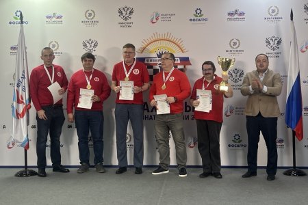 Мужская команда спортклуба «КПРФ» по шахматам, выиграв Чемпионат России по блицу, вновь оформила золотой дубль