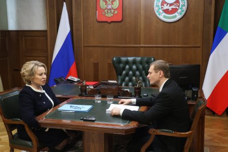 Председатель Совета Федерации Валентина Матвиенко в ходе рабочей поездки в Хакасию провела встречу с главой Республики Валентином Коноваловым