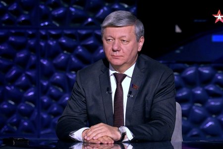 Дмитрий Новиков на телеканале «Звезда»: Чтобы не замечать кризис капитализма, на Западе нагнетают враждебность к России