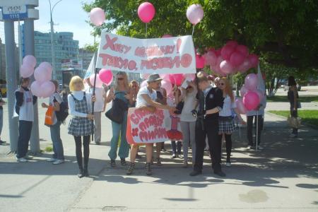 Новосибирск: Блондинки и нацисты под флагами МГЕР