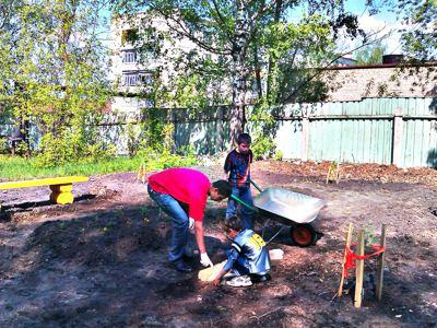 Комсомольский субботник в костромском "Добром доме"