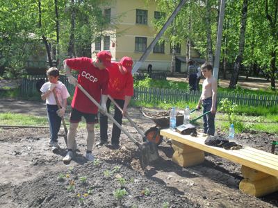 Комсомольский субботник в костромском "Добром доме"