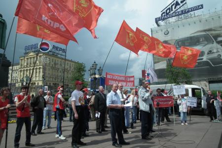 «В результате мы получили только снесенные гаражи, машины во дворах и нарушенные права москвичей». Протестный митинг в Москве