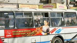 По Кирову ходят автобусы с портретом генералиссимуса И.В. Сталина