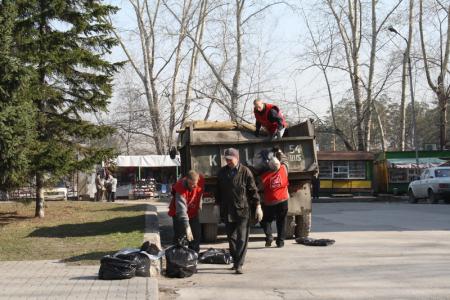 Новосибирск: В Первомайке прошел Ленинский субботник