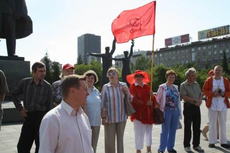 Автопробег  в честь воинов-сибиряков стартовал  в Новосибирске 