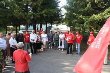 Новосибирская область: Митинг памяти в Краснозёрском 