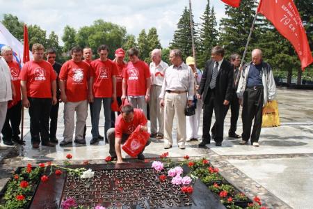 Автопробег под Знаменем Победы завершился в Новосибирске
