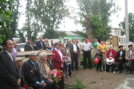 Республика Бурятия: В райцентре Бичура отпраздновали открытие памятника вождю мирового пролетариата 