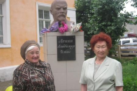 Республика Бурятия: В райцентре Бичура отпраздновали открытие памятника вождю мирового пролетариата 