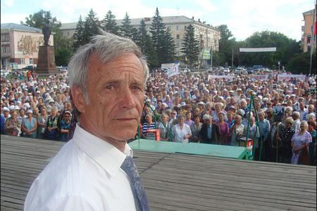 Алтайский край: Более 2 тыс. рубцовчан вступили в «Народное ополчение» в ходе митинга коммунистов