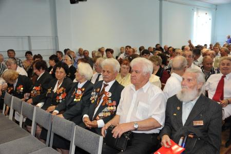 Г.А. Зюганов провел встречу  с населением в  городе Минеральные  воды
