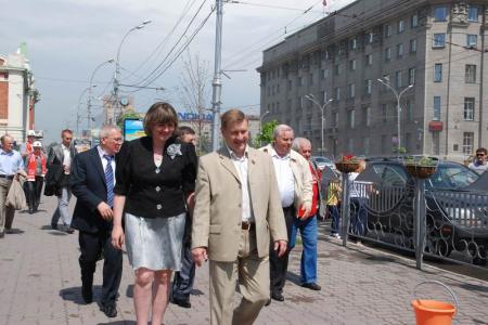 Новосибирск. «День Правды»: Коммунисты и журналисты высадили деревья на Аллее солидарности прессы
