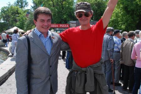 Новосибирск. «День Правды»: Коммунисты и журналисты высадили деревья на Аллее солидарности прессы