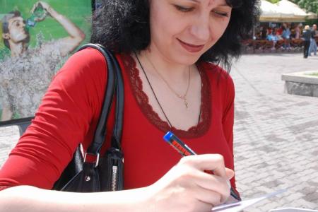 Новосибирск. «День Правды»: Коммунисты и журналисты высадили деревья на Аллее солидарности прессы